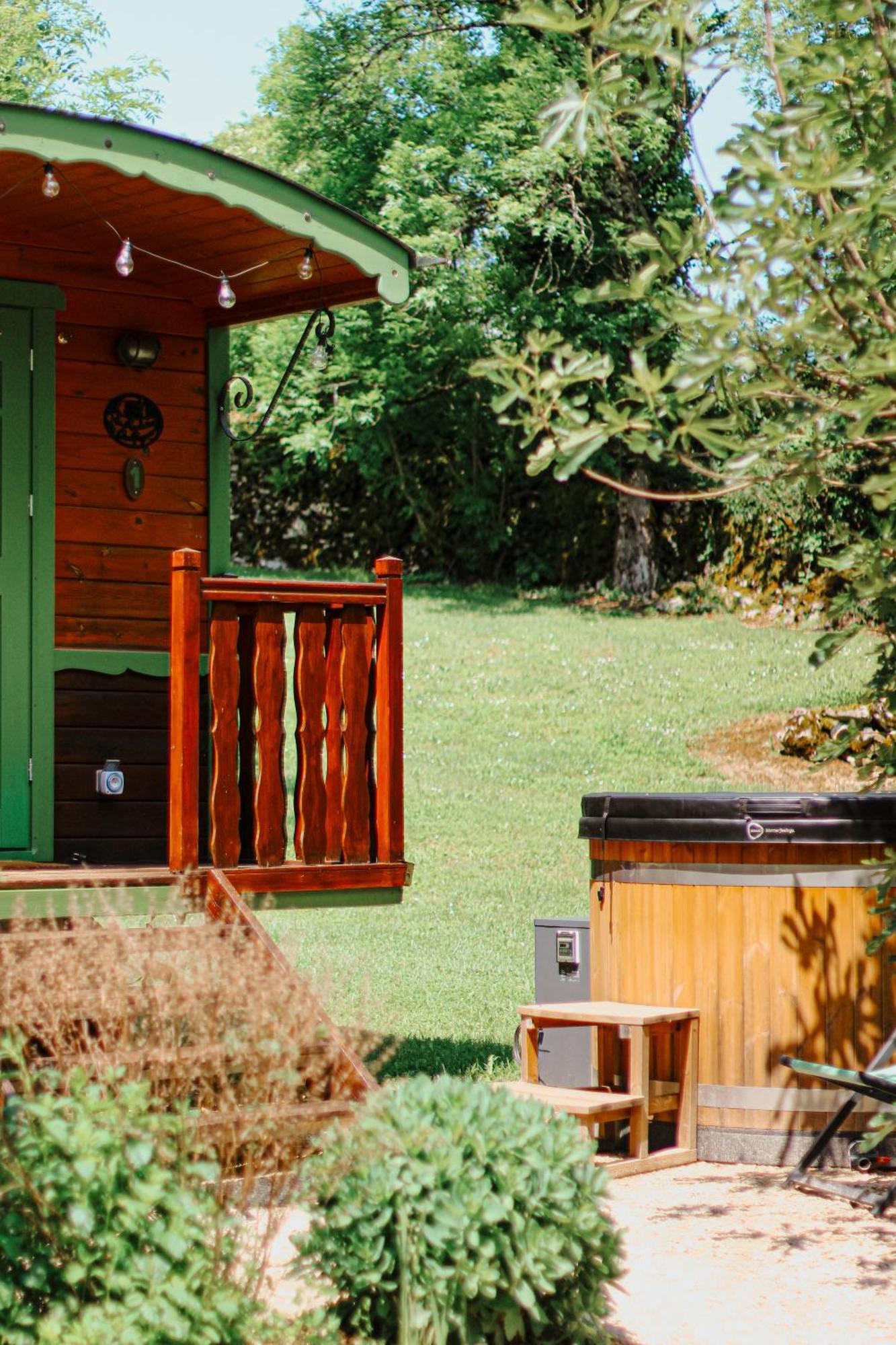 Le Roulottes Du Petit Gouffre De Avec *