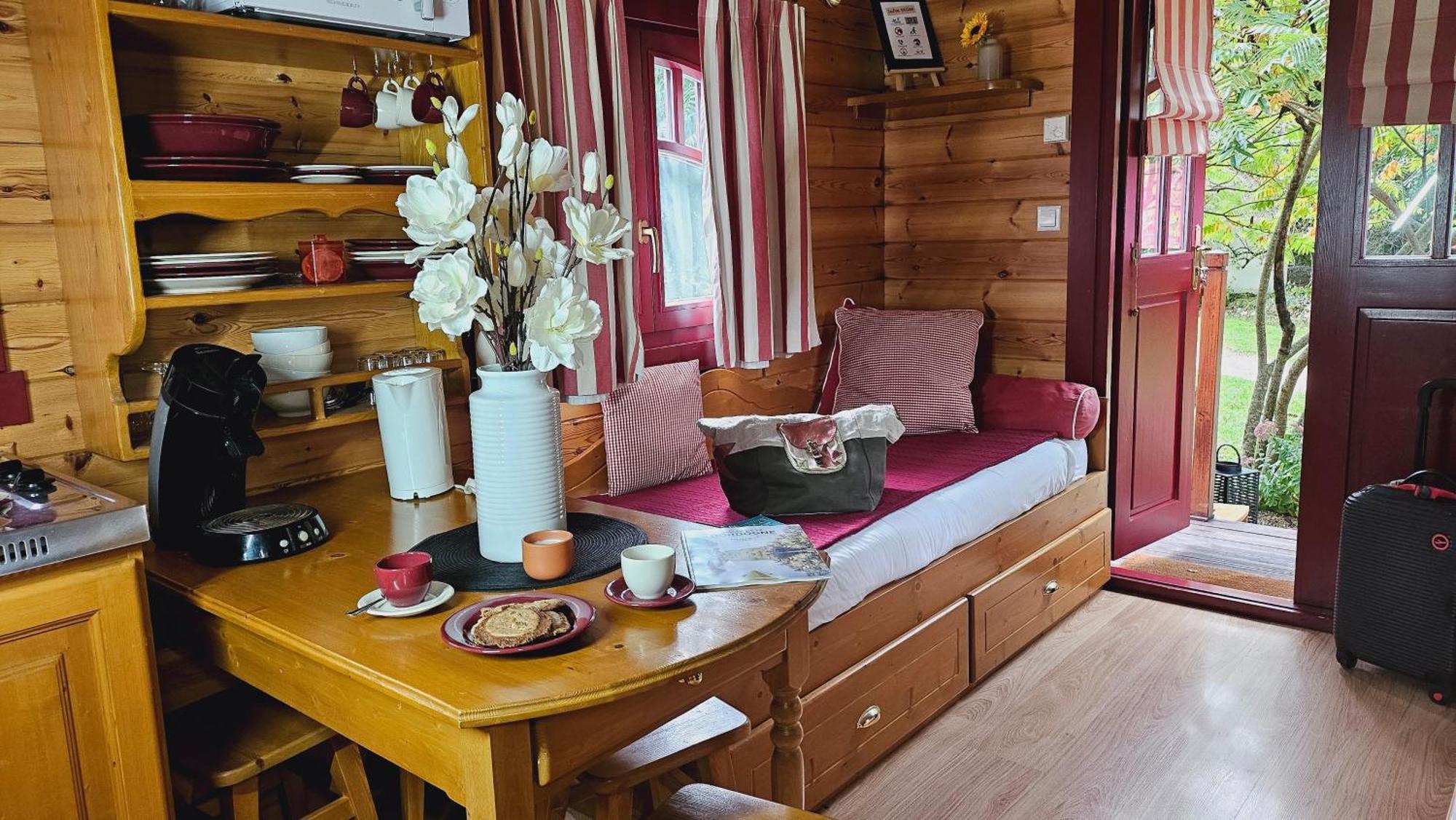 Casa de hóspedes Le Roulottes Du Petit Gouffre De Avec *