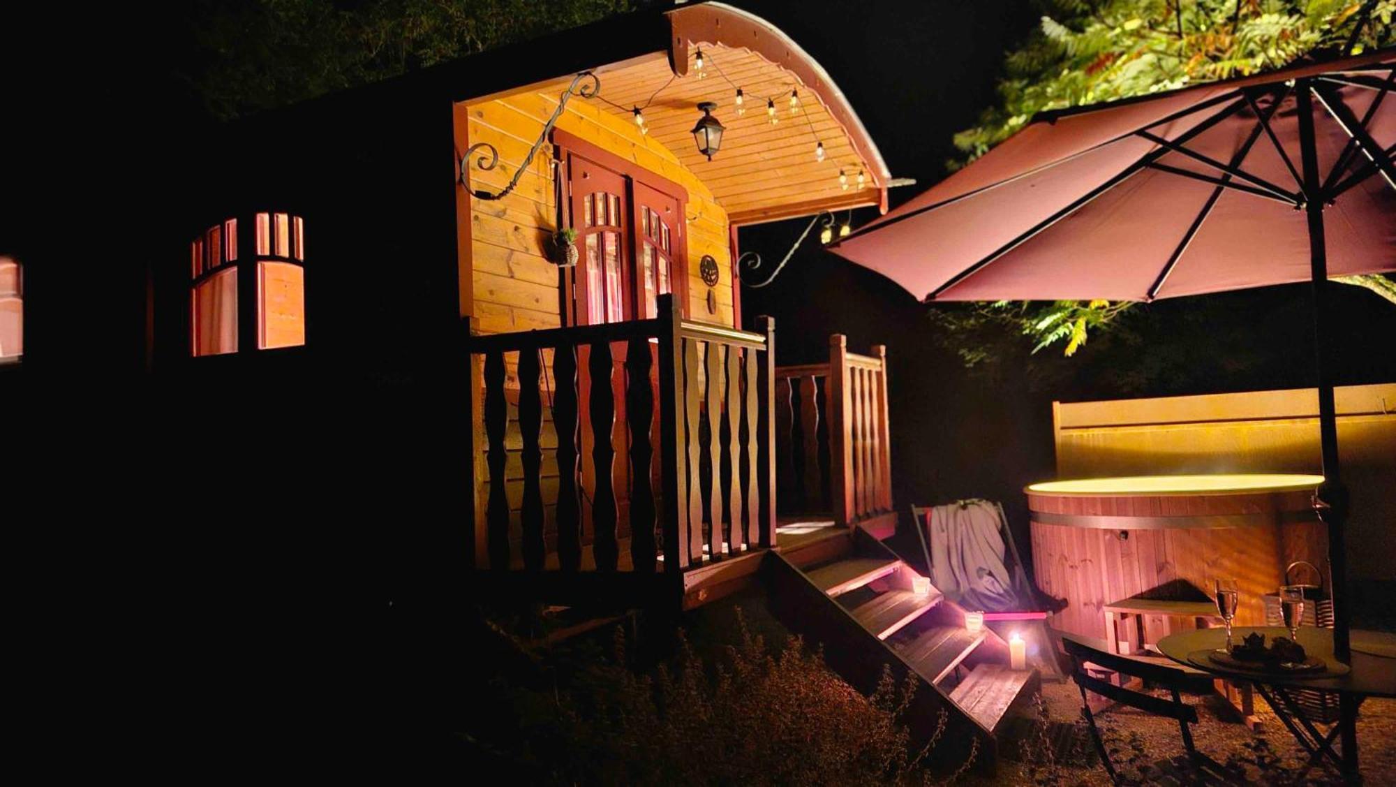 Le Roulottes Du Petit Gouffre De Avec Guest house
