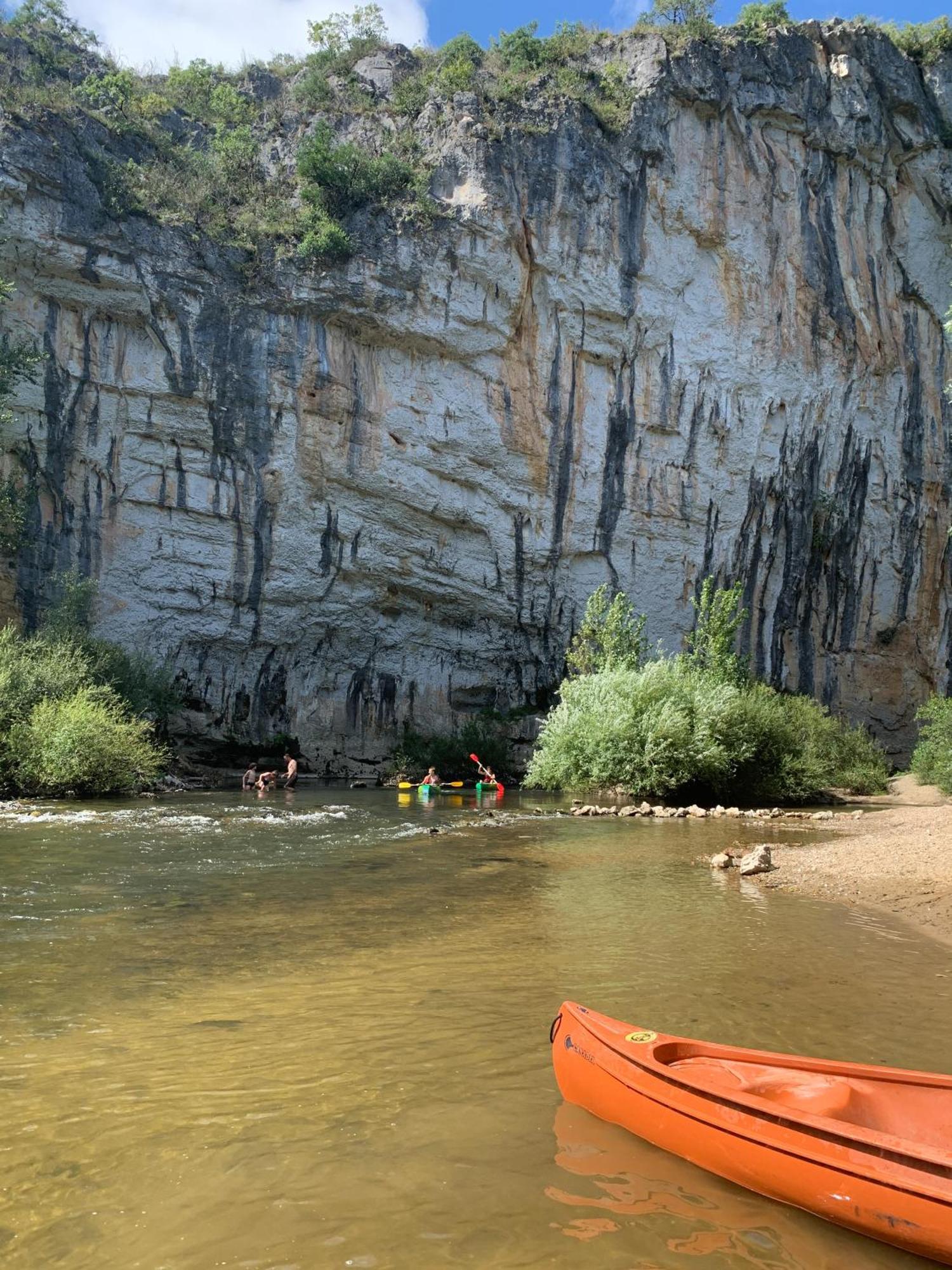 Casa de hóspedes Le Roulottes Du Petit Gouffre De Avec